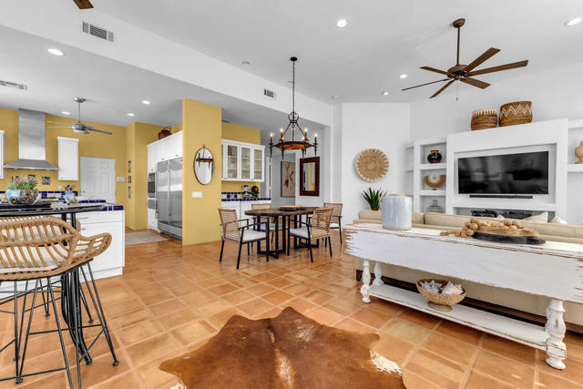 77440 Calle Ensenada, La Quinta CA: https://media.crmls.org/mediaz/cf484cc3-a198-4305-bbfc-8ce1c3247512.jpg