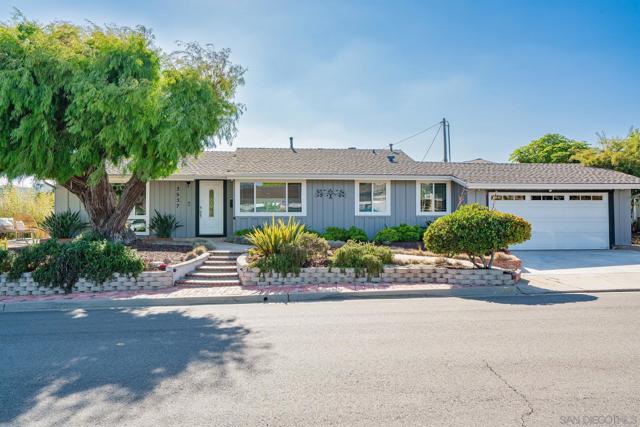 3537 Addison St, San Diego CA: https://media.crmls.org/mediaz/cf484dda-fed1-4210-a435-60e51c414630.jpg