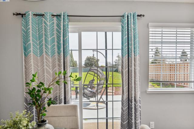 1300 Cirolero St, Milpitas CA: https://media.crmls.org/mediaz/cf48d89e-c66c-416e-b8d1-45b912b393bd.jpg