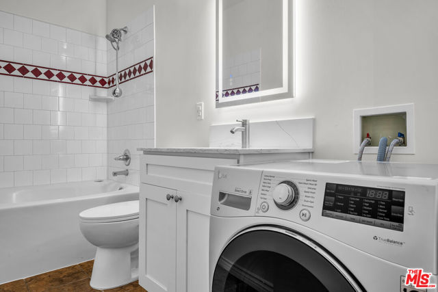 312 W 5th Street, Los Angeles CA: https://media.crmls.org/mediaz/cf48dc8a-a7dc-4805-ba75-1705482cd03c.jpg