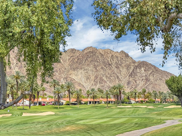 79754 Arnold Palmer, La Quinta CA: https://media.crmls.org/mediaz/cf4941f8-8d43-4207-ada5-06ad04f73b34.jpg