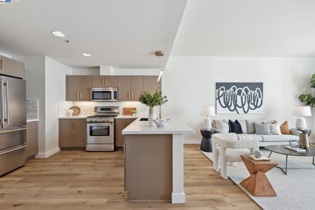 222 Broadway, Oakland CA: https://media.crmls.org/mediaz/cf49d432-575a-49fd-97bc-5eff98e087ae.jpg