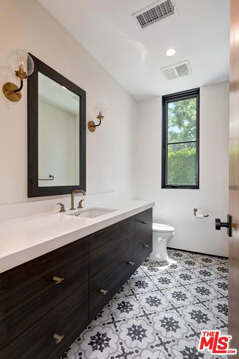 6115 W 6th Street, Los Angeles CA: https://media.crmls.org/mediaz/cf49dfd2-ca77-4ba0-81fa-e37a1cff2fd6.jpg