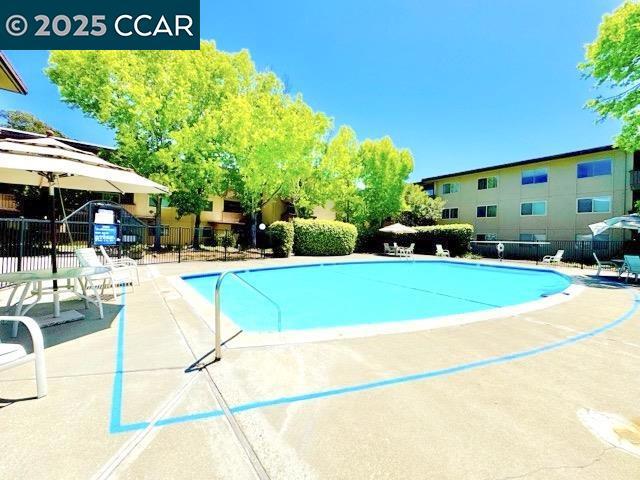 1305 Webster St, Alameda CA: https://media.crmls.org/mediaz/cf49e286-5057-4fe5-b35c-dab26abb2a1b.jpg