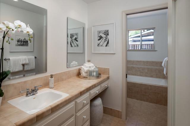 369 Lennox Avenue, Menlo Park CA: https://media.crmls.org/mediaz/cf4a2413-e11e-4959-902c-0a048d0421f4.jpg