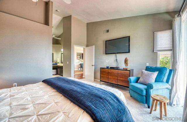 15852 Caminito Cercado, San Diego CA: https://media.crmls.org/mediaz/cf4a83a5-7ec2-451e-82a5-f7afdee8bbf3.jpg