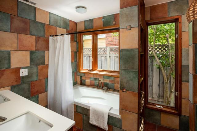 4112 Fair Oaks Avenue, Menlo Park CA: https://media.crmls.org/mediaz/cf4af014-3736-4869-b3c3-113e2e63bbf5.jpg