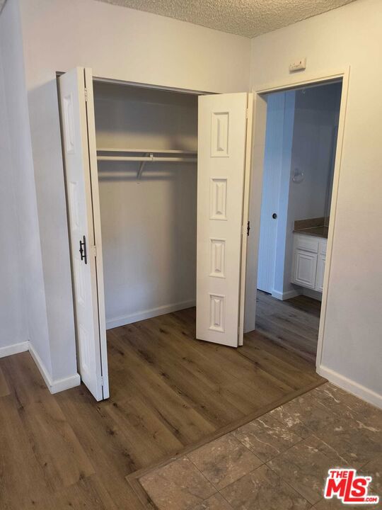 5334 N Lindley Avenue, Encino CA: https://media.crmls.org/mediaz/cf4b20bd-7aa7-487e-934b-d71b59782bcb.jpg