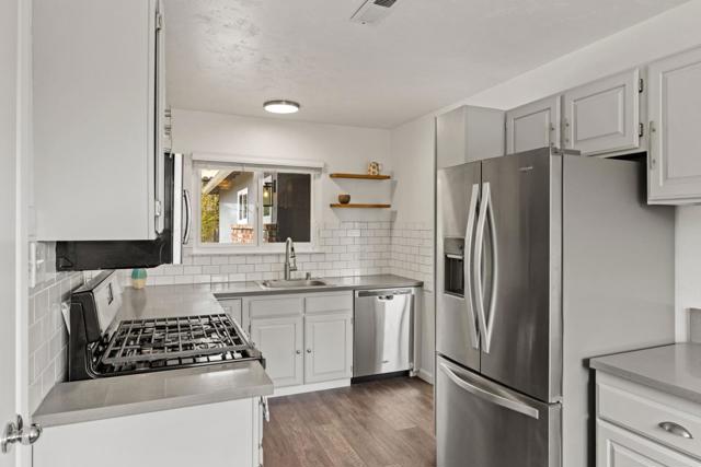 604 Mar Vista Drive, Monterey CA: https://media.crmls.org/mediaz/cf4bb4ea-861d-4cfc-88e0-10cadb4b2180.jpg