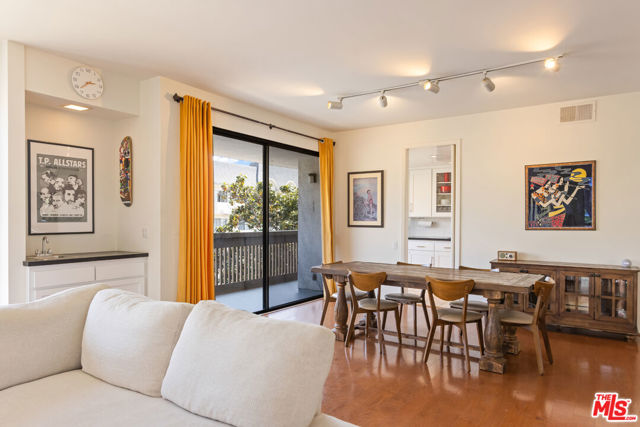 11805 Mayfield Avenue, Los Angeles CA: https://media.crmls.org/mediaz/cf4bd706-02e5-42ea-ae3c-97bb7a0a5238.jpg