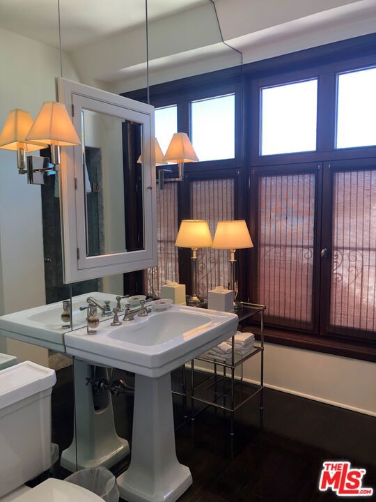 316 N Rossmore Avenue, Los Angeles CA: https://media.crmls.org/mediaz/cf4c4dfa-3ad7-42d3-b734-0e86cdb938e7.jpg