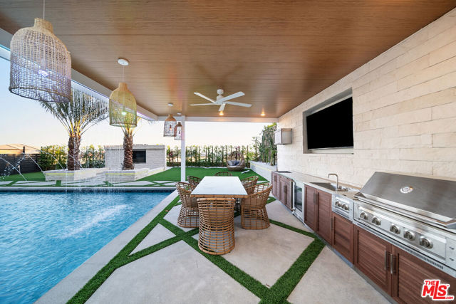 20216 W Albion Way, Porter Ranch CA: https://media.crmls.org/mediaz/cf4c8963-9294-4380-95a8-e91081832e5a.jpg