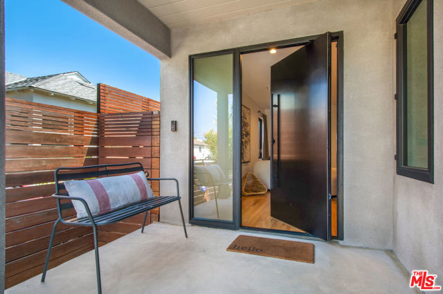 3558 S Muirfield Road, Los Angeles CA: https://media.crmls.org/mediaz/cf4d16a4-ccc2-4cad-acc9-2703e606a227.jpg