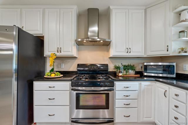 13340 Miguel Garden Way, Poway CA: https://media.crmls.org/mediaz/cf4d3aad-d2c2-4588-ab6a-23f9800eb000.jpg