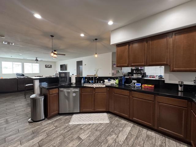 401 Sage Brush Street, Blythe CA: https://media.crmls.org/mediaz/cf4d7f7f-ee09-434e-8283-391f9517fddf.jpg