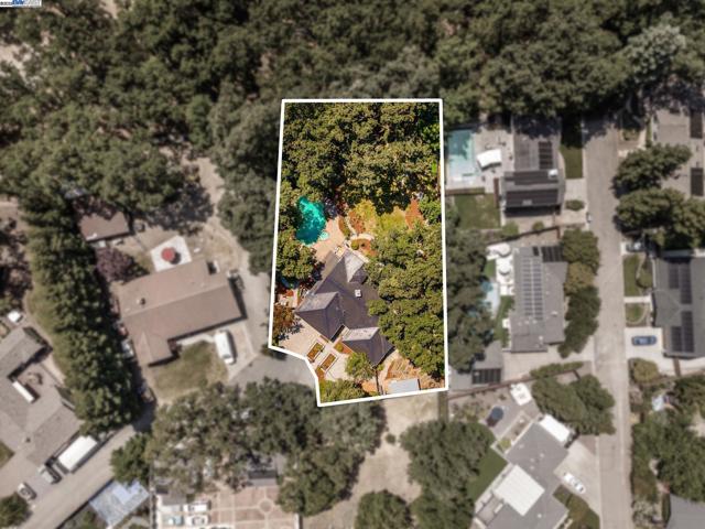 20 Donna Ln, Danville CA: https://media.crmls.org/mediaz/cf4ddba8-f322-43ff-9a98-cf7cd41dafaa.jpg
