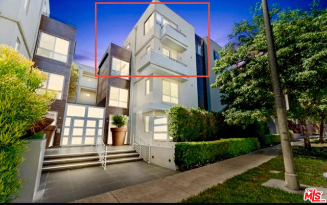 1411 N Detroit Street, Los Angeles CA: https://media.crmls.org/mediaz/cf4de648-ff49-4386-87bb-85e18094b5a5.jpg