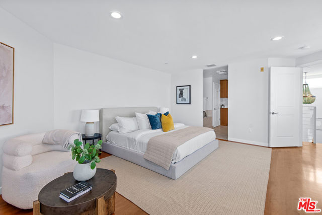 7301 Vista Del Mar, Playa del Rey CA: https://media.crmls.org/mediaz/cf4dea7e-5d37-4bdb-9ac9-c97dfd1bdcf5.jpg
