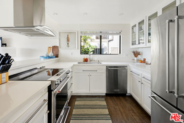 11813 Ellice Street, Malibu CA: https://media.crmls.org/mediaz/cf4def60-390a-4572-a54d-0b0b9e59320b.jpg