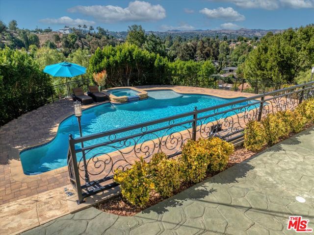 22470 Sueno Road, Woodland Hills CA: https://media.crmls.org/mediaz/cf4ebee1-b13e-4274-b74b-f7a776e4bc63.jpg