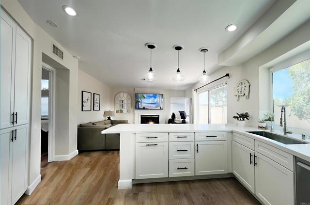 Detail Gallery Image 8 of 41 For 13425 via Almeria, Tustin,  CA 92782 - 3 Beds | 2/1 Baths