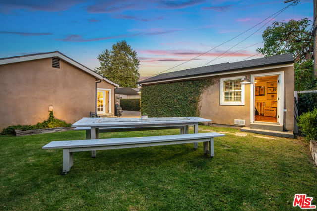 5711 Colbath Avenue, Valley Glen CA: https://media.crmls.org/mediaz/cf4f1b62-3e39-4a37-8a3e-4401c84105ee.jpg
