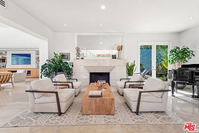 10424 Valley Spring Lane, Toluca Lake CA: https://media.crmls.org/mediaz/cf4f570f-c521-4ad5-8b56-65c35fdaeefc.jpg