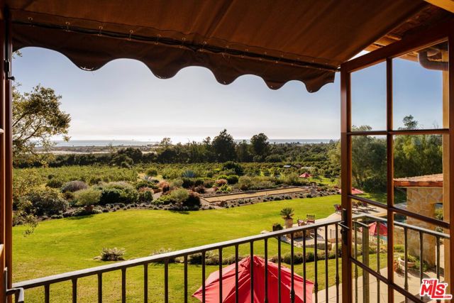 1915 Monte Alegre Drive, Carpinteria CA: https://media.crmls.org/mediaz/cf500a4b-d445-4b10-a5b8-9f9f6c744b73.jpg