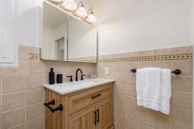 923 Grand Street, Redwood City CA: https://media.crmls.org/mediaz/cf500e58-6ad9-4fde-95af-313a8bec7618.jpg