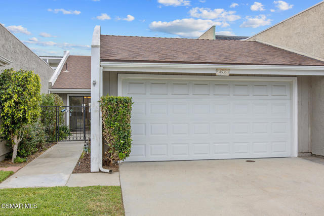 4535 Falkirk Bay, Oxnard CA: https://media.crmls.org/mediaz/cf502cb4-1aeb-47c2-bcc8-b5e8fae3ddee.jpg