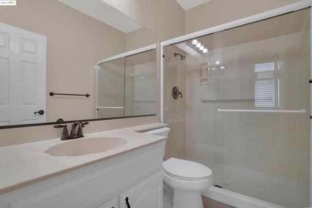 540 Central Park Pl, Brentwood CA: https://media.crmls.org/mediaz/cf507549-ec27-4142-aa0e-3a0a11c1c4c2.jpg