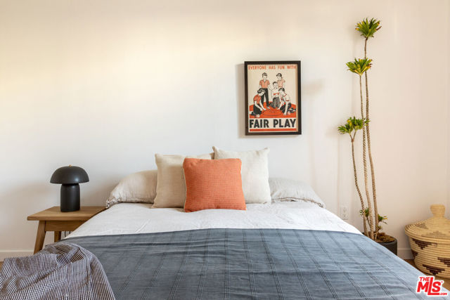 1201 N Las Palmas Avenue, Los Angeles CA: https://media.crmls.org/mediaz/cf508a57-52a8-42e0-b43d-8d76685d5481.jpg