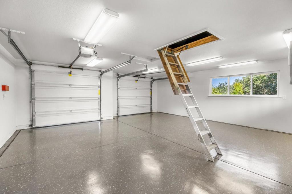 https://media.crmls.org/mediaz/cf50a0fa-54bc-4039-9167-8fcbd476912b.jpg?preset=X-Large