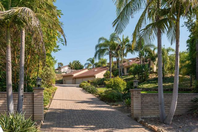 Detail Gallery Image 3 of 54 For 6541 Vispera Pl, Carlsbad,  CA 92009 - 4 Beds | 3/2 Baths