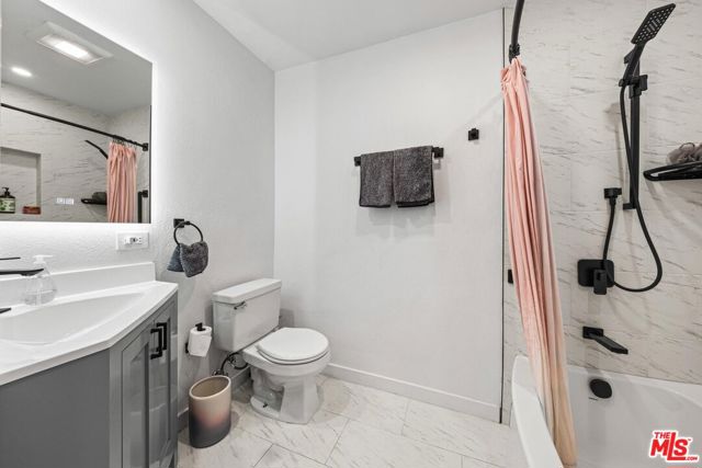 2622 2nd Street, Santa Monica CA: https://media.crmls.org/mediaz/cf5154e3-e461-4eb8-9a62-5318418449da.jpg
