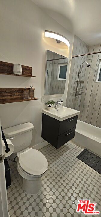 24242 Pine Street, Newhall CA: https://media.crmls.org/mediaz/cf51667e-f3f7-4e47-b575-d7ea8caf20a0.jpg