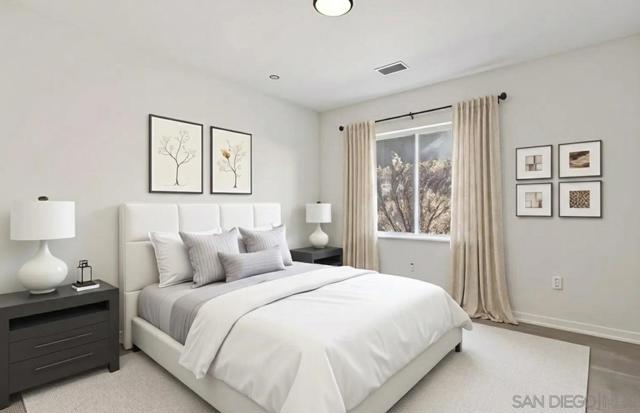 1501 India St, San Diego CA: https://media.crmls.org/mediaz/cf5190ff-1dfb-4491-8652-7f2de7224dd1.jpg