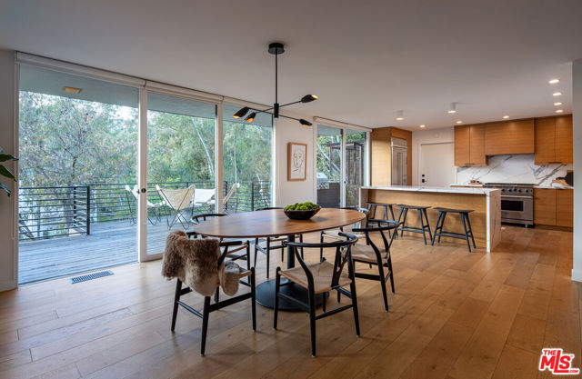 1280 Glen Oaks Boulevard, Pasadena CA: https://media.crmls.org/mediaz/cf52397d-6764-408a-9fe2-458eeffa3f13.jpg