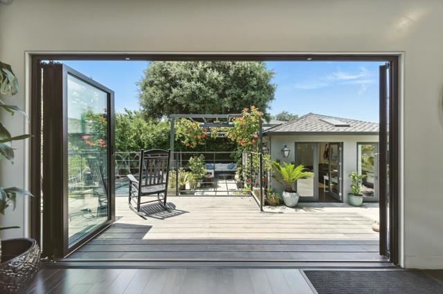 543 8th Avenue, Menlo Park CA: https://media.crmls.org/mediaz/cf52628a-45e5-4de2-be65-51b836e327ff.jpg
