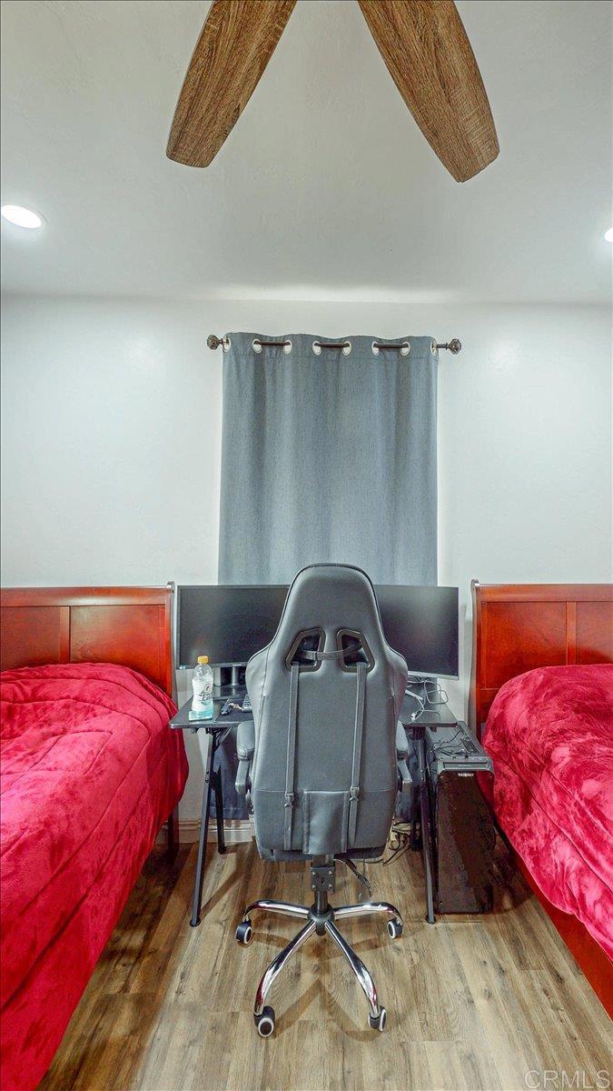 https://media.crmls.org/mediaz/cf526b69-f9c8-48b9-aa4c-92f75117c3a7.jpg?preset=X-Large