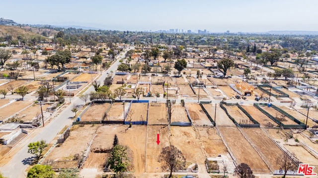 1046 Fiske Street, Pacific Palisades CA: https://media.crmls.org/mediaz/cf5279ec-4778-4778-b13b-f622b7bdc581.jpg