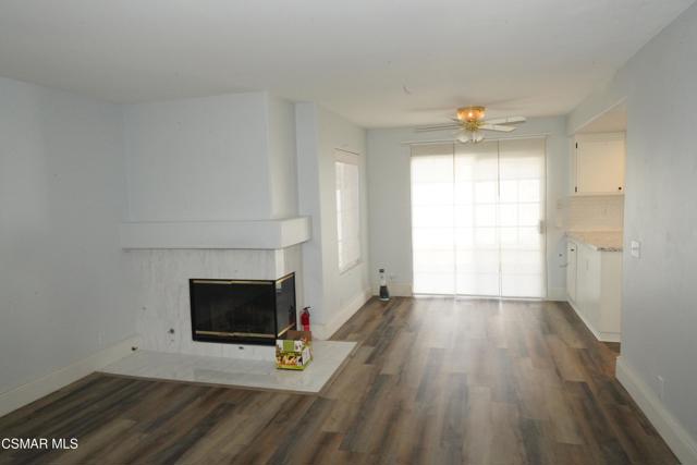 438 Talbert Avenue, Simi Valley CA: https://media.crmls.org/mediaz/cf52aa48-2cb5-42fe-92ef-e615d381b5f2.jpg