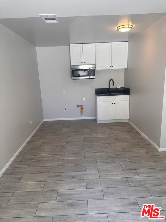 7416 1/2 Vassar Avenue, Canoga Park CA: https://media.crmls.org/mediaz/cf5319f8-fd5d-4d24-89e2-7a44f475f338.jpg