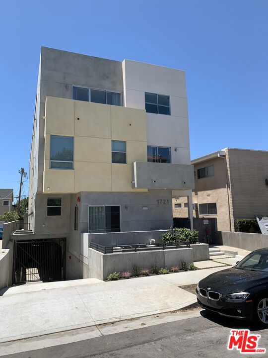 1721 GRANVILLE Avenue #2
