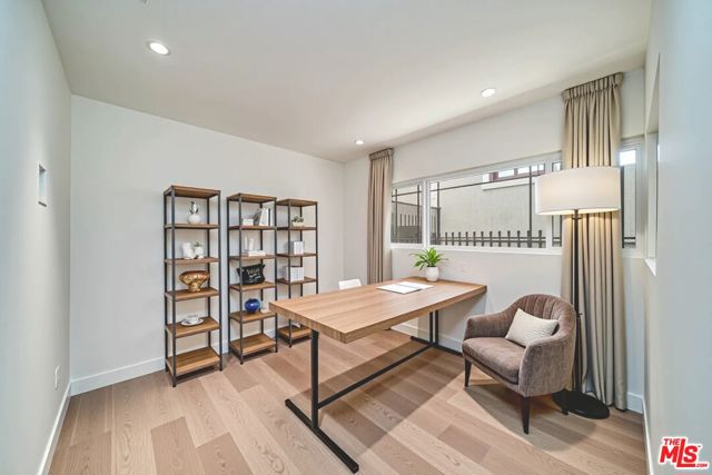 1641 Tower Grove Drive, Beverly Hills CA: https://media.crmls.org/mediaz/cf545631-69b7-4350-b541-b590b14adde6.jpg