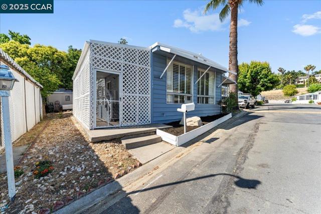 100 Welcome Ave, Concord CA: https://media.crmls.org/mediaz/cf54db26-7adf-438a-8571-5cf361cdd9fa.jpg