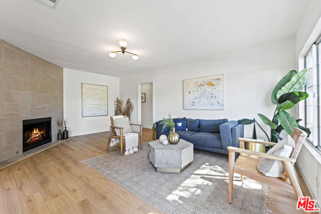 6644 Yolanda Avenue, Reseda CA: https://media.crmls.org/mediaz/cf54ea9b-1ee2-44ac-a952-16e72dcb2ea8.jpg
