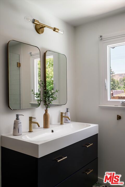 https://media.crmls.org/mediaz/cf551079-cd05-4661-85ae-2cffb8d9e868.jpg?preset=X-Large