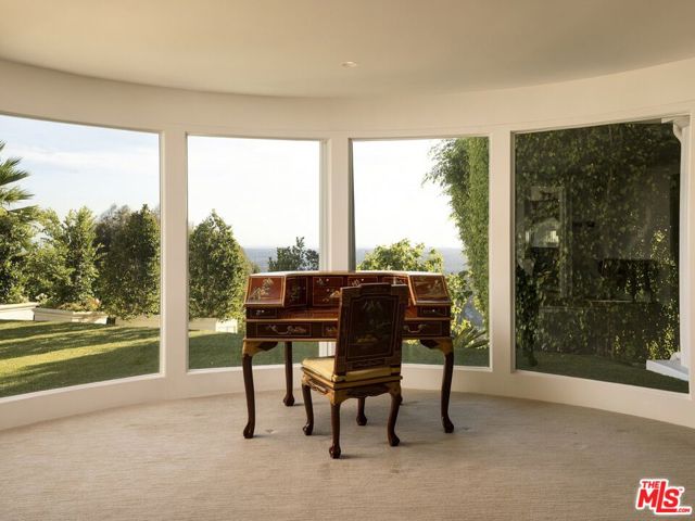 610 Arkell Drive, Beverly Hills CA: https://media.crmls.org/mediaz/cf5727f1-9bd5-41c6-9127-a82e2c82cc78.jpg