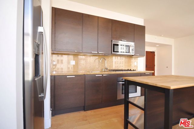 460 S Spring Street, Los Angeles CA: https://media.crmls.org/mediaz/cf574aee-0f1c-44b1-82f6-77a3aa013420.jpg